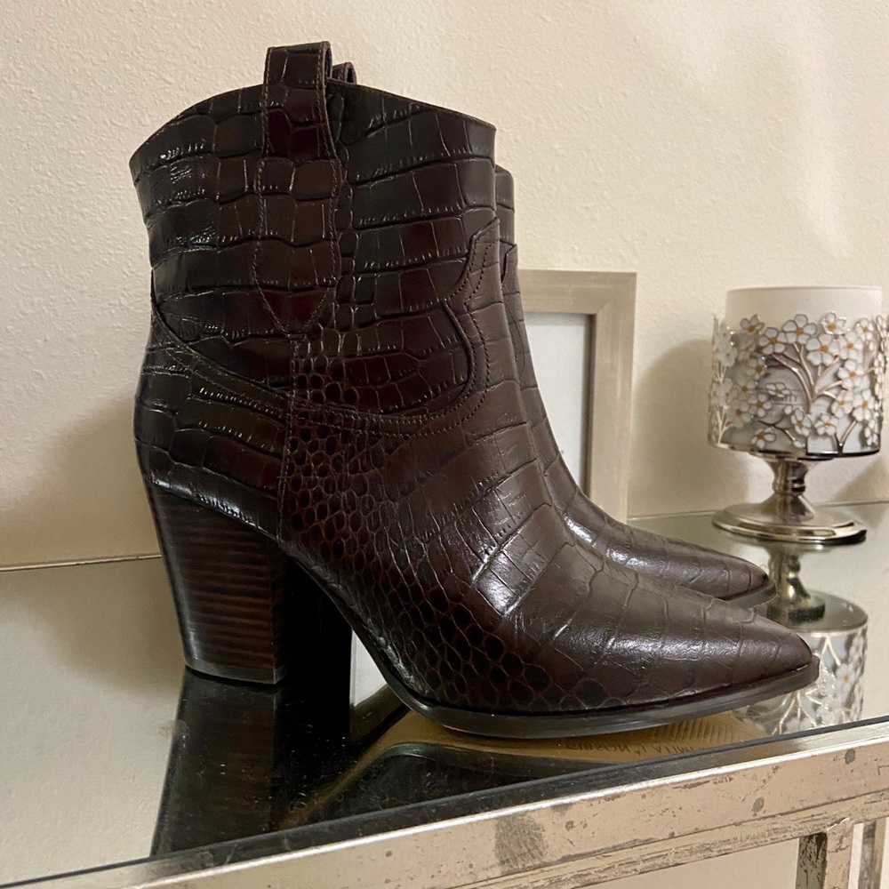 ANKLE BOOTS